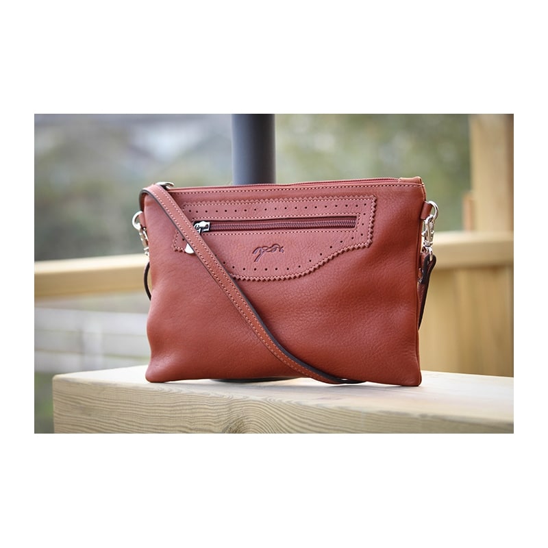 pochette-penelopoe-crantee-cognac- (1)