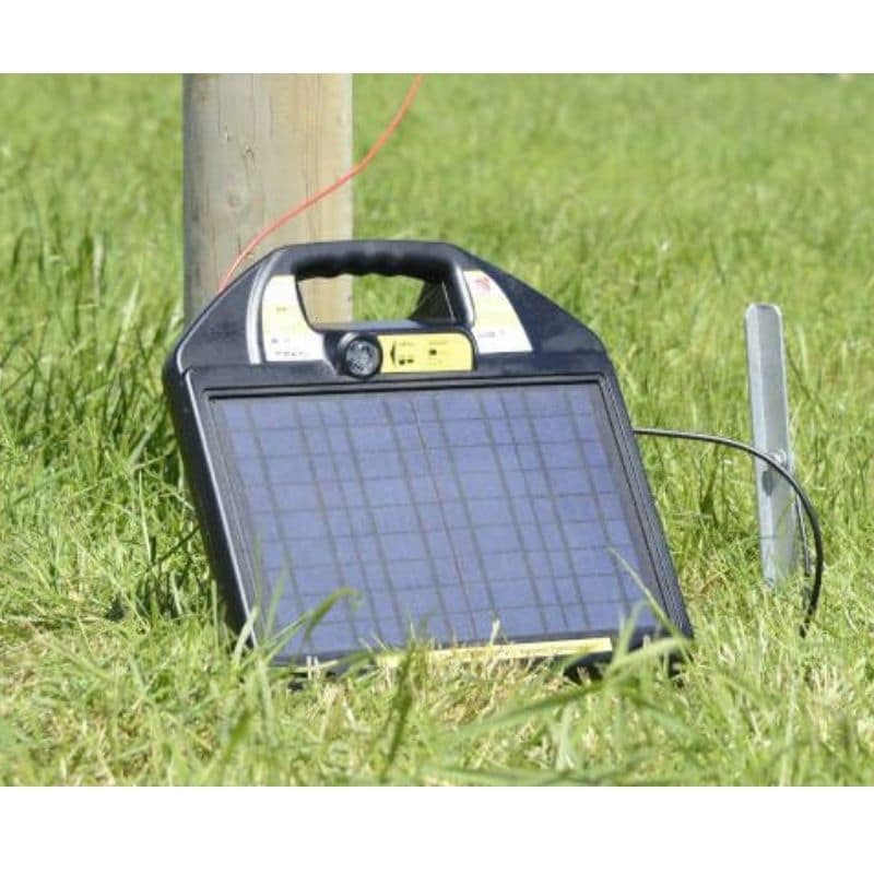 horizont-poste-batterie-solaire-Equistop-AS50-paddock