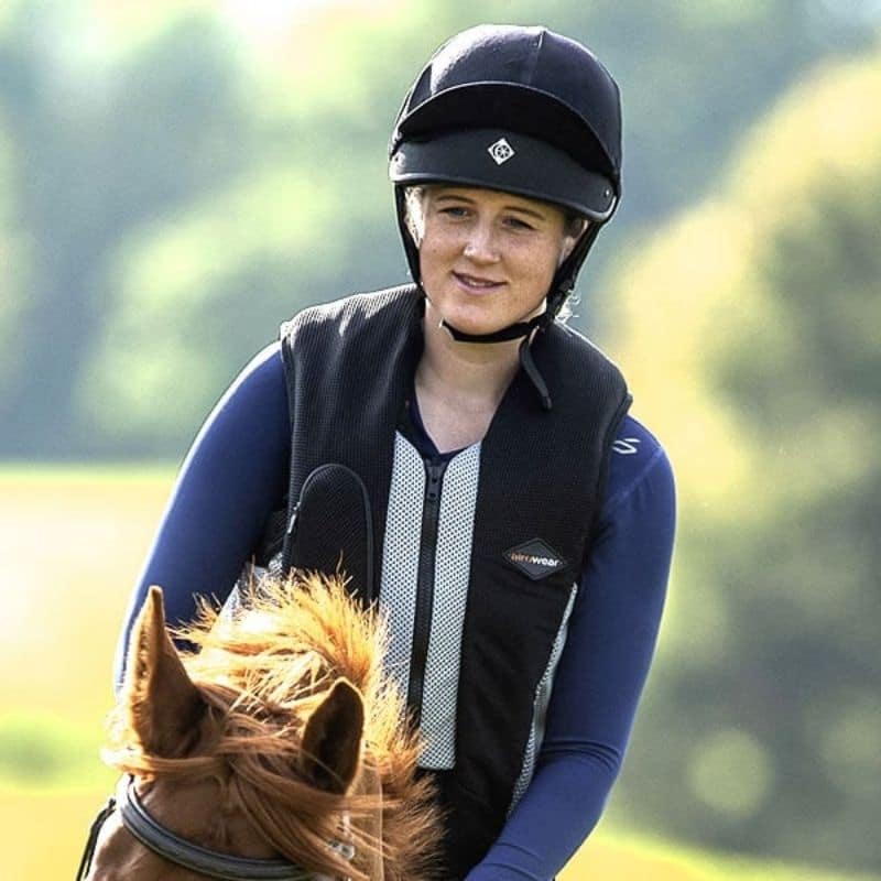 charles-owen-JOCKEY-SKULL-MS1-PRO-WITH-MIPS-ambiance