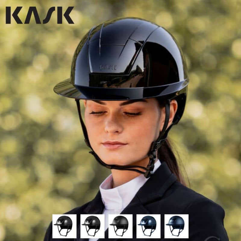 cavalière portant le casque KASK Kooki Lady black Shine à visière large