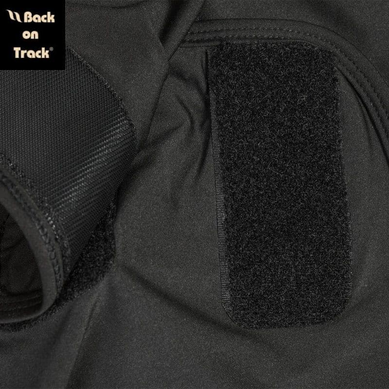 Back on Track Bonnet anti-stress Spirit noir avec oreilles détail velcro Sellerie Equinoxe