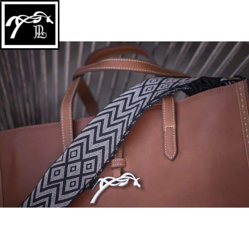 Sac à main PENELOPE STORE Romane cognac détail SS24 equinoxe-shop