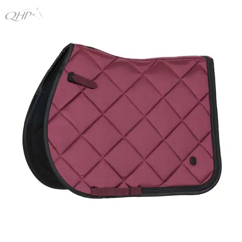 Tapis de selle Zahra QHP AW25 3233 Wine red Sellerie Equinoxe Shop Fuveau Tapis de selle Zahra QHP AW25 3233 Wine red Sellerie Equinoxe Shop Fuveau