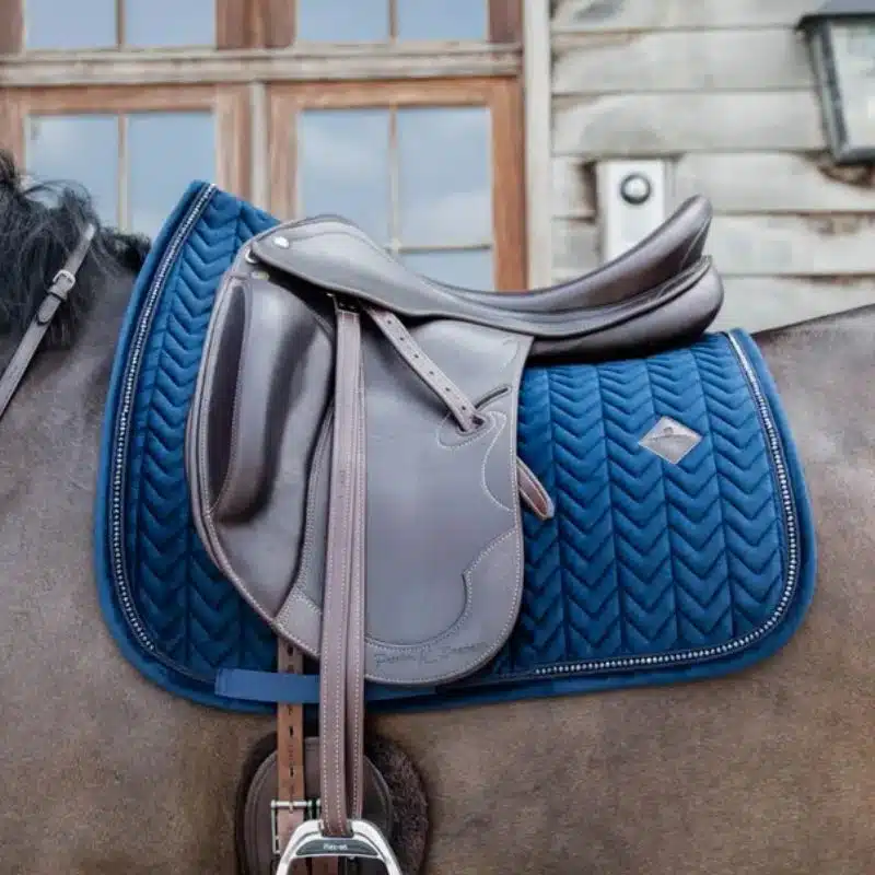 Tapis de Dressage Velvet Pearl marine KENTUCKY Sellerie Equinoxe Shop