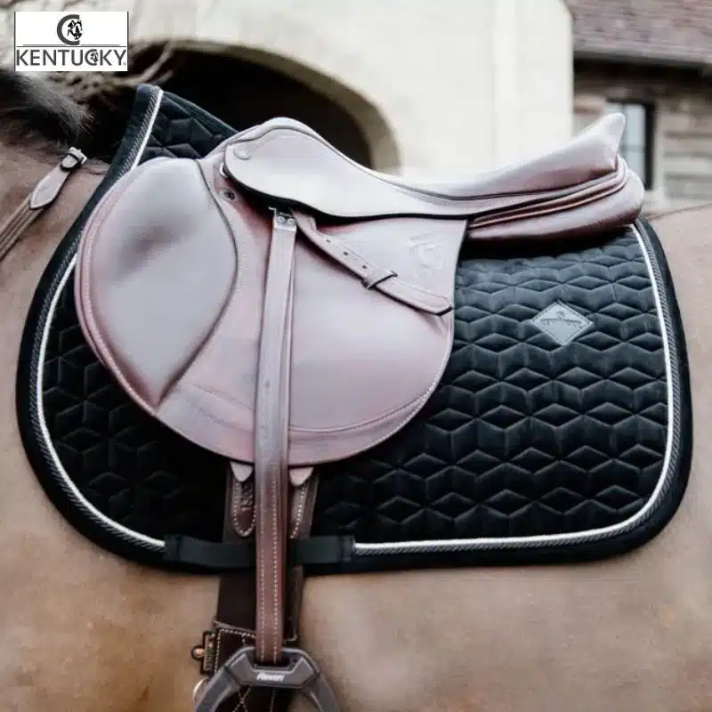 Tapis de selle Velvet Jumping noir KENTUCKY Sellerie Equinoxe-Shop