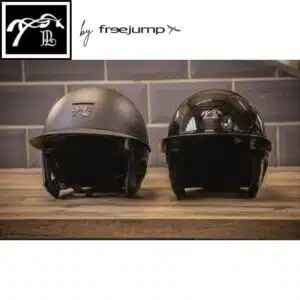 Casque Pénélope by Freejump noir brillant et noir mat visière large Sellerie Equinoxe Shop Fuveau