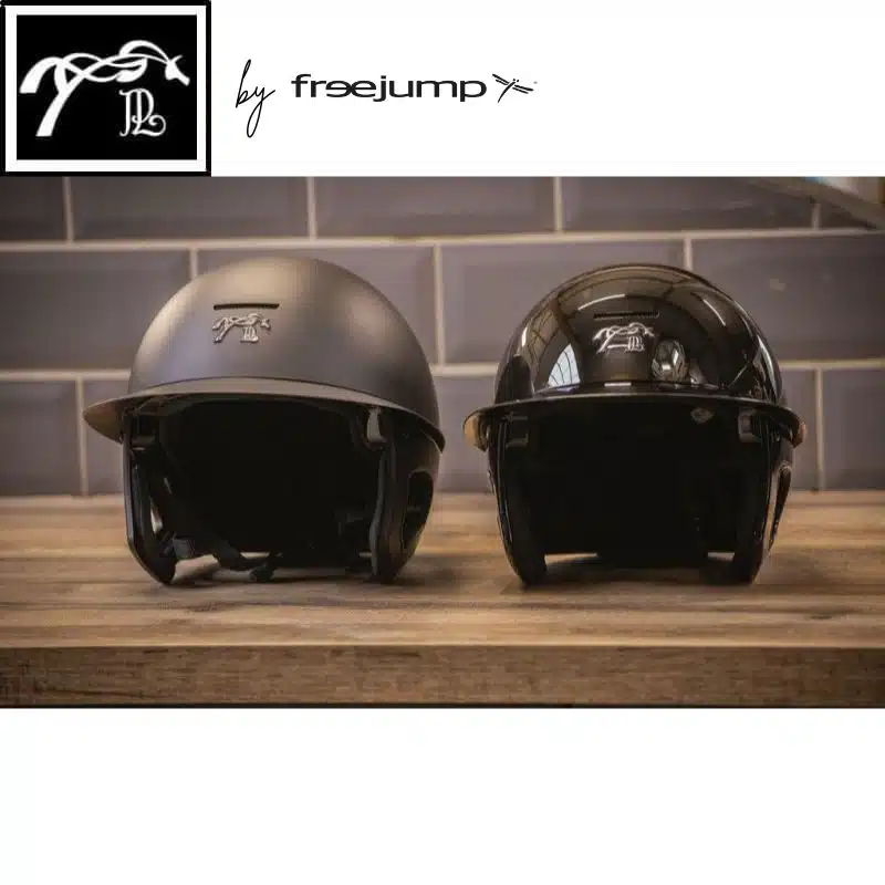 Casque Pénélope by Freejump noir brillant et noir mat visière large Sellerie Equinoxe Shop Fuveau Casque Pénélope by Freejump noir brillant et noir mat visière large Sellerie Equinoxe Shop Fuveau