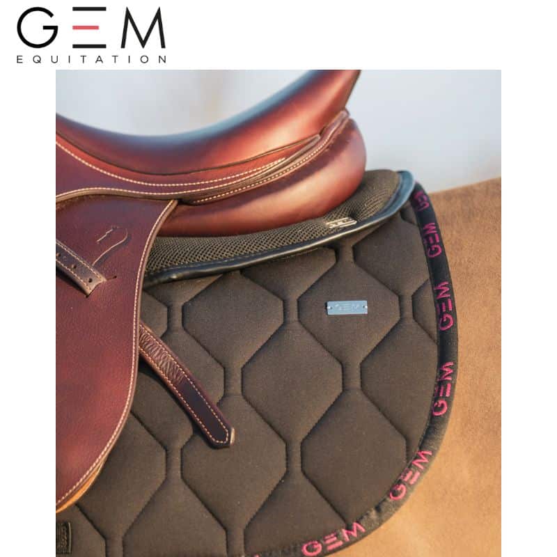 Tapis d'équitation LOVE GEM Noir_Framboise GEM SS25 Sellerie Equinoxe Shop Fuveau