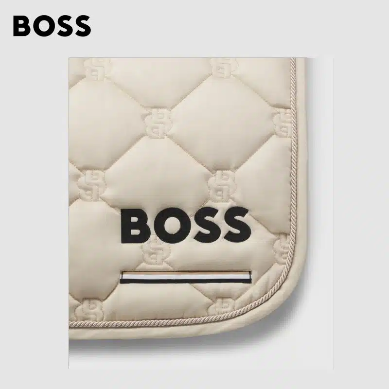 Tapis de selle TAPE PUMICE TAUPE LOGO NOIR Hugo Boss Equestrian SS26 Sellerie Equinoxe Shop Fuveau