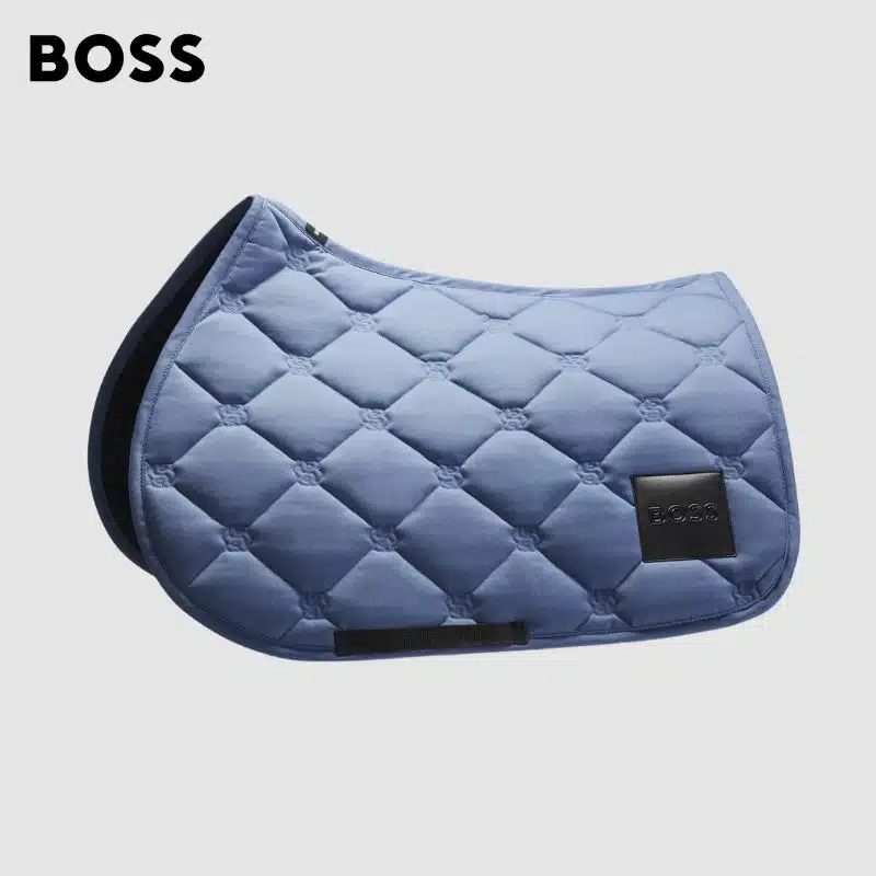 Tapis de selle monogrammes double B ciel Hugo Boss Equestrian SS25 by Sellerie Equinoxe Shop Fuveau