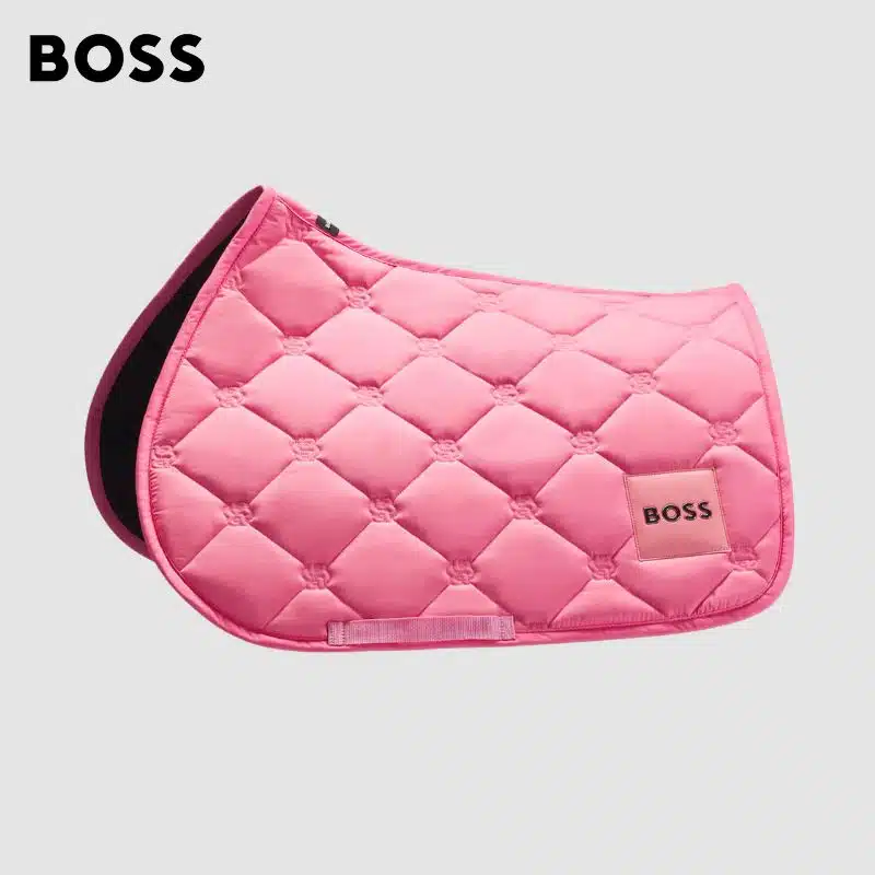 Tapis de selle monogrammes double B rose Hugo Boss Equestrian SS25 by Sellerie Equinoxe Shop Fuveau