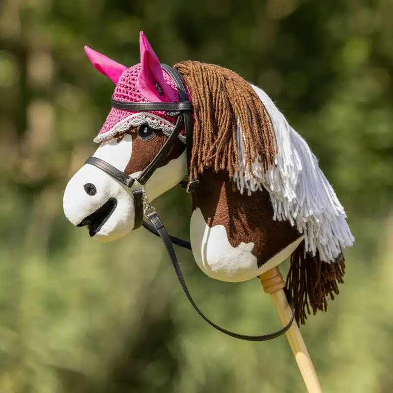 Hobby Horse Pie Alezan avec bonnet rose QHP 5577 Sellerie Equinoxe Shop Fuveau
