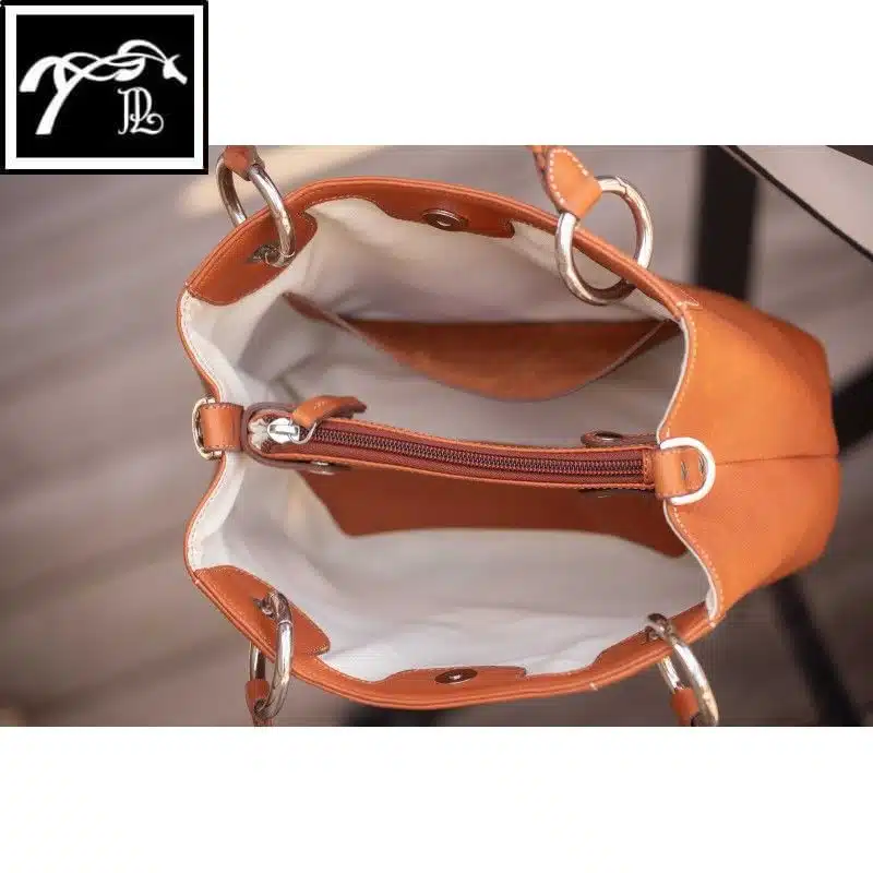 Sac à main Zabel Collection Pénélope cognac détail intérieur SS25 Sellerie Equinoxe Shop Fuveau