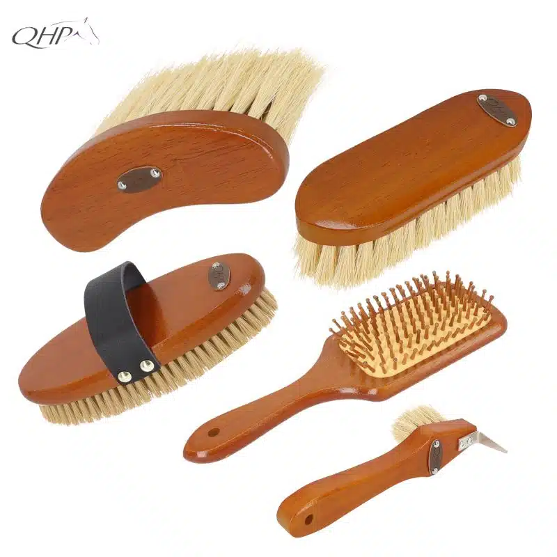 Coffret de pansage Royal QHP 5548 choco Sellerie Equinoxe Shop Fuveau