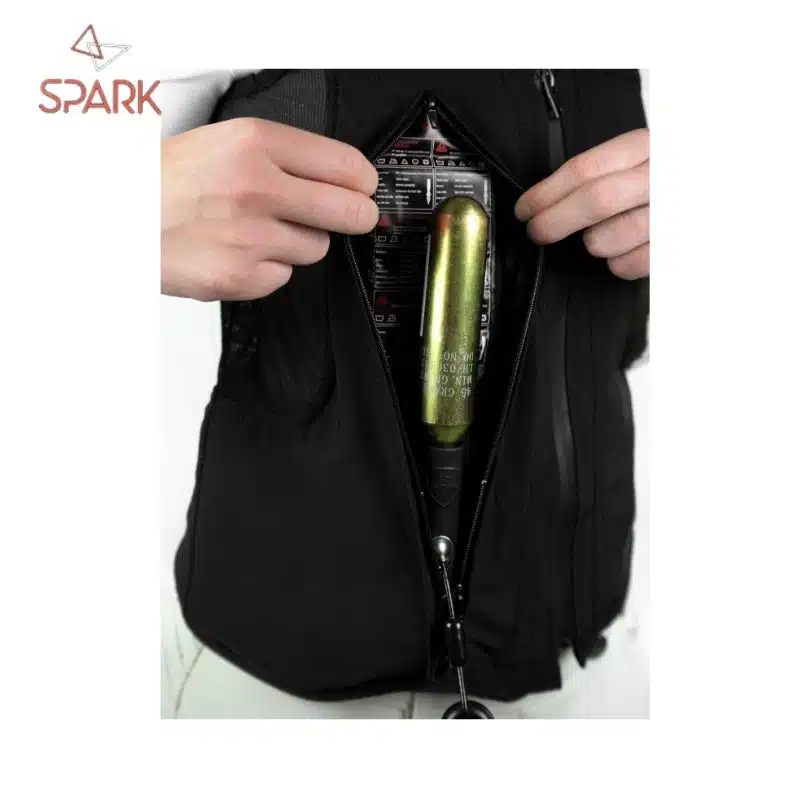 Gilet d'équitation Airbag Manege ultra léger 250205 250204 cartouche SPARK by Sellerie Equinoxe Shop Fuveau Gilet d'équitation Airbag Manege ultra léger 250205 250204 cartouche SPARK by Sellerie Equinoxe Shop Fuveau