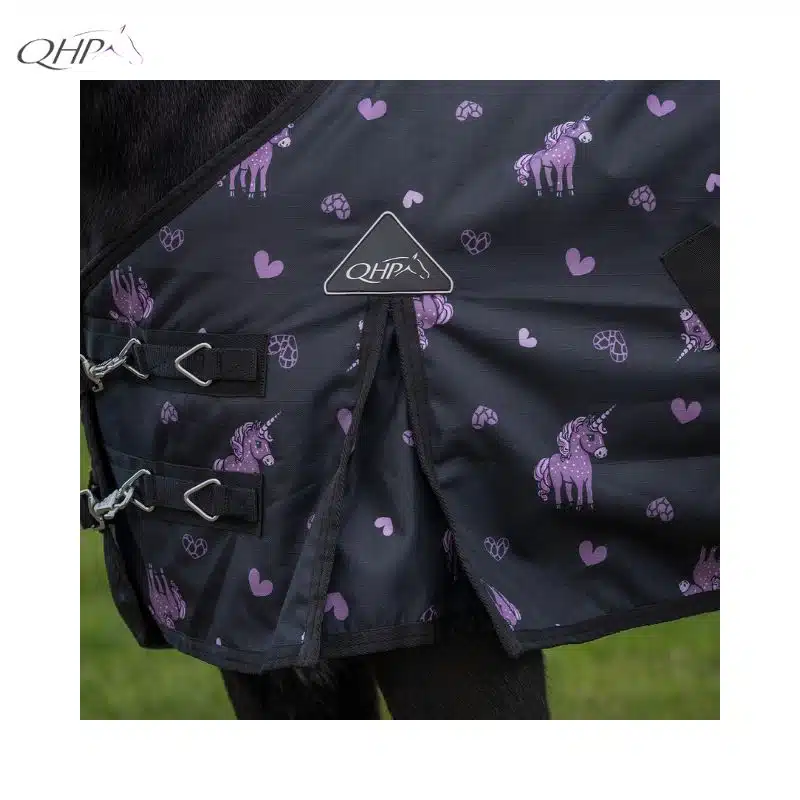 Couverture de paddock licorne Lize 600D 100gr collection hiver 25 QHP 6390 Sellerie Equinoxe Shop Fuveau Couverture de paddock licorne Lize 600D 100gr collection hiver 25 QHP 6390 Sellerie Equinoxe Shop Fuveau