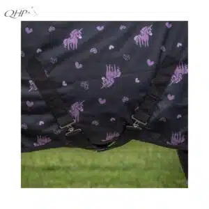 Couverture de paddock licorne noir violet Lize 600D 100gr collection hiver 25 QHP 6390 Sellerie Equinoxe Shop Fuveau Couverture de paddock licorne noir violet Lize 600D 100gr collection hiver 25 QHP 6390 Sellerie Equinoxe Shop Fuveau