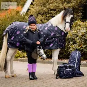 Couverture de paddock licorne turnout Lize 600D 100gr collection hiver 25 QHP 6390 Sellerie Equinoxe Shop Fuveau Couverture de paddock licorne turnout Lize 600D 100gr collection hiver 25 QHP 6390 Sellerie Equinoxe Shop Fuveau