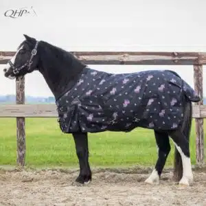 Couverture Lize QHP 600D 100 g – Poney au paddock Poney portant la couverture de paddock Lize QHP 600D 100 g