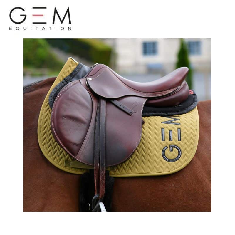 Tapis d'équitation GEM TEN Epice AW25 Sellerie Equinoxe Shop Fuveau Tapis d'équitation GEM TEN Epice AW25 Sellerie Equinoxe Shop Fuveau