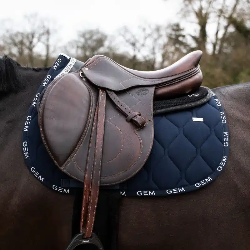 tapis d'équitation LOVE GEM marine paillettes SS26 GEM Sellerie Equinoxe Shop Fuveau