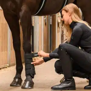 guetre-recuperation-membre-cheval-waldhausen Guêtre de récupération Waldhausen TecSupreme utilisée sur le membre du cheval