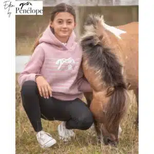 Sweat à capuche Ikona EDEN BY PENELOPE rose poudré fille équitation enfant 980305 EDEN BY PENELOPE COLLECTION SS26 SELLERIE EQUINOXE SHOP FUVEAU Sweat à capuche Ikona EDEN BY PENELOPE rose poudré fille équitation enfant 980305 EDEN BY PENELOPE COLLECTION SS26 SELLERIE EQUINOXE SHOP FUVEAU