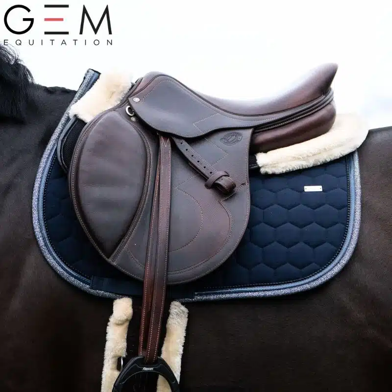 tapis d'équitation ATLAS marine GEM SS 26 Sellerie Equinoxe Shop Fuveau tapis d'équitation ATLAS marine GEM SS 26 Sellerie Equinoxe Shop Fuveau