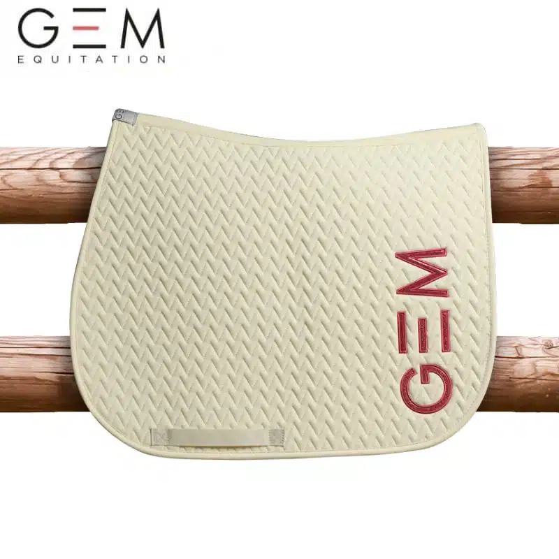 tapis d'équitation TEN vanille rose SS26 GEM Sellerie Equinoxe Shop Fuveau tapis d'équitation TEN vanille rose SS26 GEM Sellerie Equinoxe Shop Fuveau