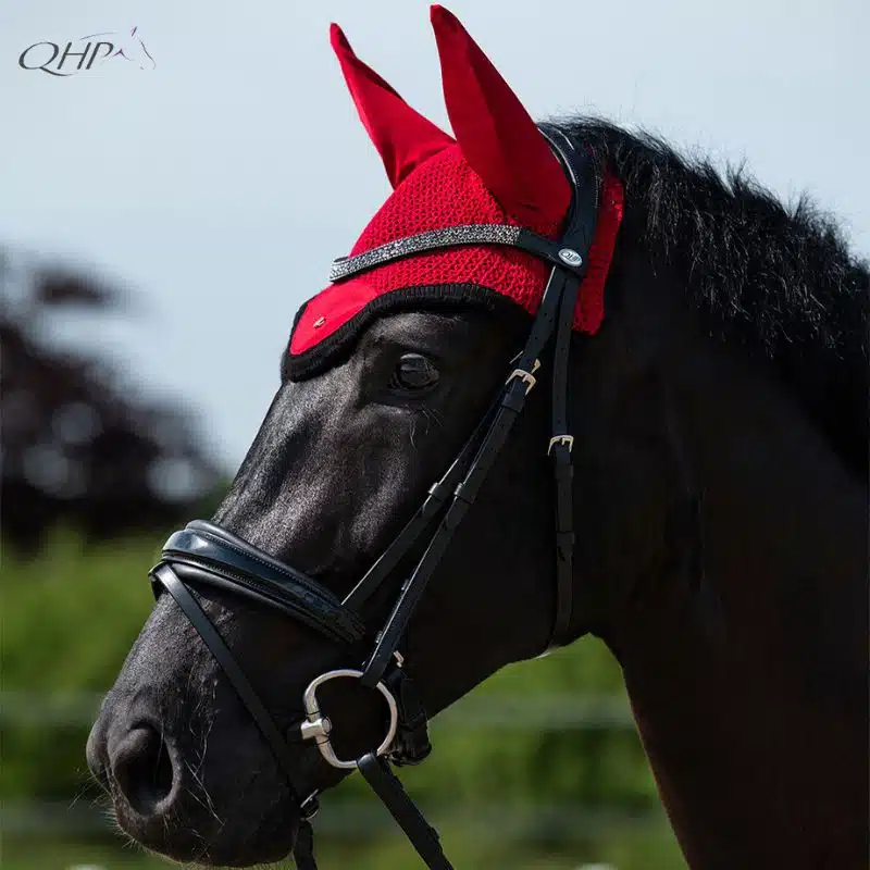 Bonnet anti-mouches Oakleigh rouge COLLECTION SUNSET RED ROUGE reference 5659 QHP SS26 Sellerie Equinoxe Shop Fuveau