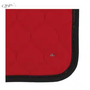 Détail tapis de selle CSO Oakleigh COLLECTION SUNSET RED ROUGE reference 3246 QHP SS26 Sellerie Equinoxe Shop Fuveau Détail tapis de selle CSO Oakleigh COLLECTION SUNSET RED ROUGE reference 3246 QHP SS26 Sellerie Equinoxe Shop Fuveau