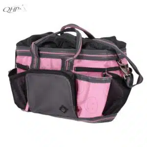 Sac de pansage QHP Collection SS26 Rose Cheery Pink Sellerie Equinoxe Shop Fuveau Sac de pansage QHP Collection SS26 Rose Cheery Pink Sellerie Equinoxe Shop Fuveau