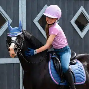 Toque réversible pour casque Rosalynn QHP 5668 rose Collection SS26 Sellerie Equinoxe Shop