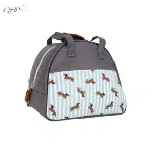Sac à bombe Collection Stable buddy Dachshund Teckel SS26 QHP 5685 Sellerie Equinoxe Shop Sac à bombe Collection Stable buddy Dachshund Teckel SS26 QHP 5685 Sellerie Equinoxe Shop