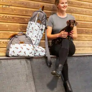 Sac à bottes Collection SS26 Stable buddy Dachshund Teckel QHP 5683 Sellerie Equinoxe Shop Sac à bottes Collection SS26 Stable buddy Dachshund Teckel QHP 5683 Sellerie Equinoxe Shop