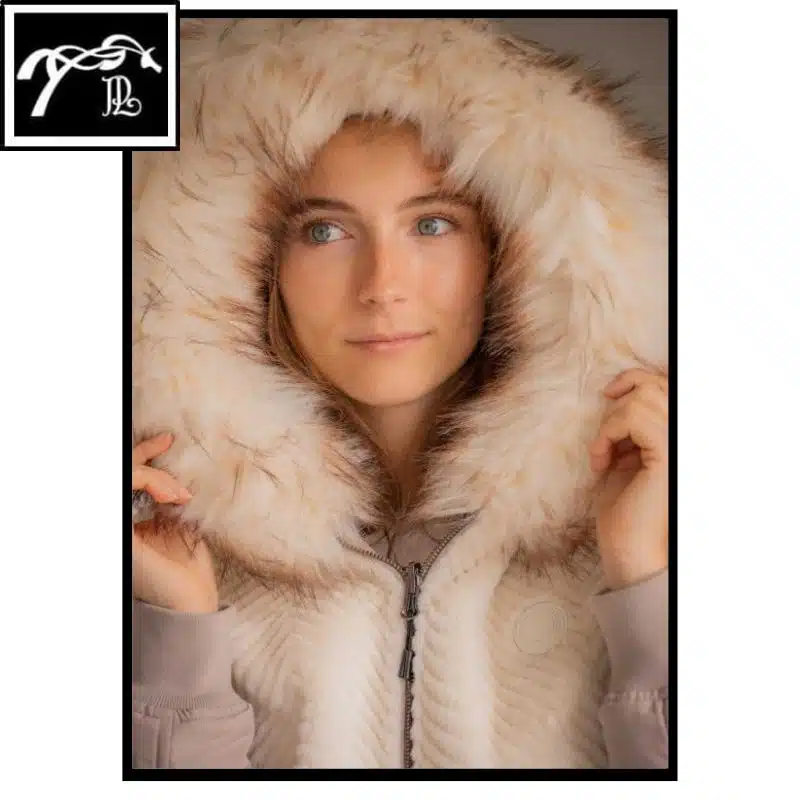 bombers-reversible-penelope-lyon-ah2026-taupe-off-white-fausse fourrure.jpg Bombers réversible Pénélope Lyon capuche fourrure Automne Hiver 2026 2027