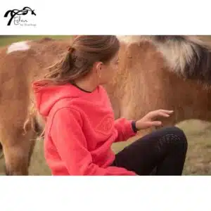 hoodie-capuche--equitation-enfant-eden-by-penelope-louison-rouge.jpg Hoodie équitation enfant Eden by Pénélope Louison rouge