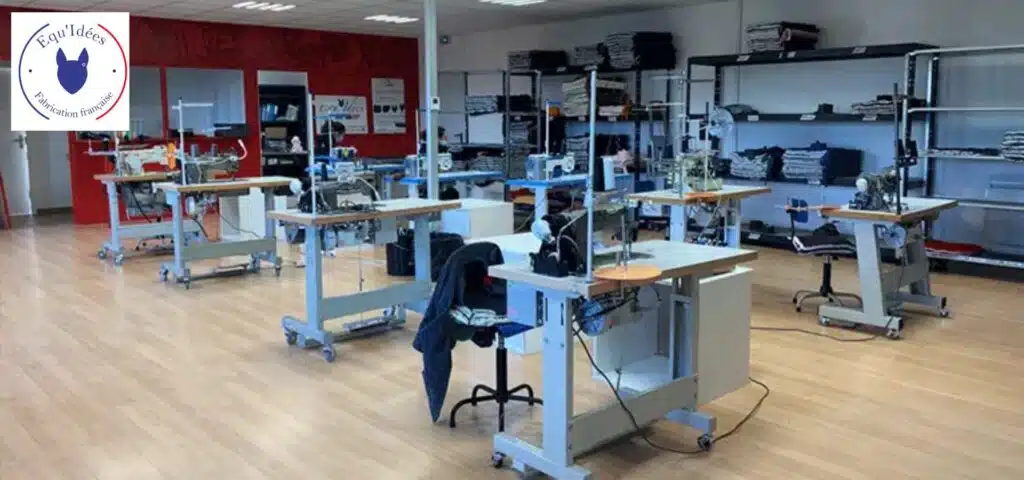 Atelier de fabrication Equ'idées dans la région de Pau en France Equ'idées fabriqué tous ces tapis et bonnet pour chevaux dans son atelier de production dans la région de Pau en France