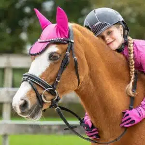 Bridon Isalyn QHP porté sur un poney Bridon Isalyn QHP porté sur un poney avec muserolle vernie