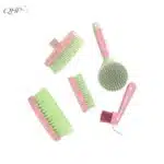 Brosses de pansage Lucky Start QHP Détail des éléments composant le coffret pansage Lucky Start QHP : cinq accessoires