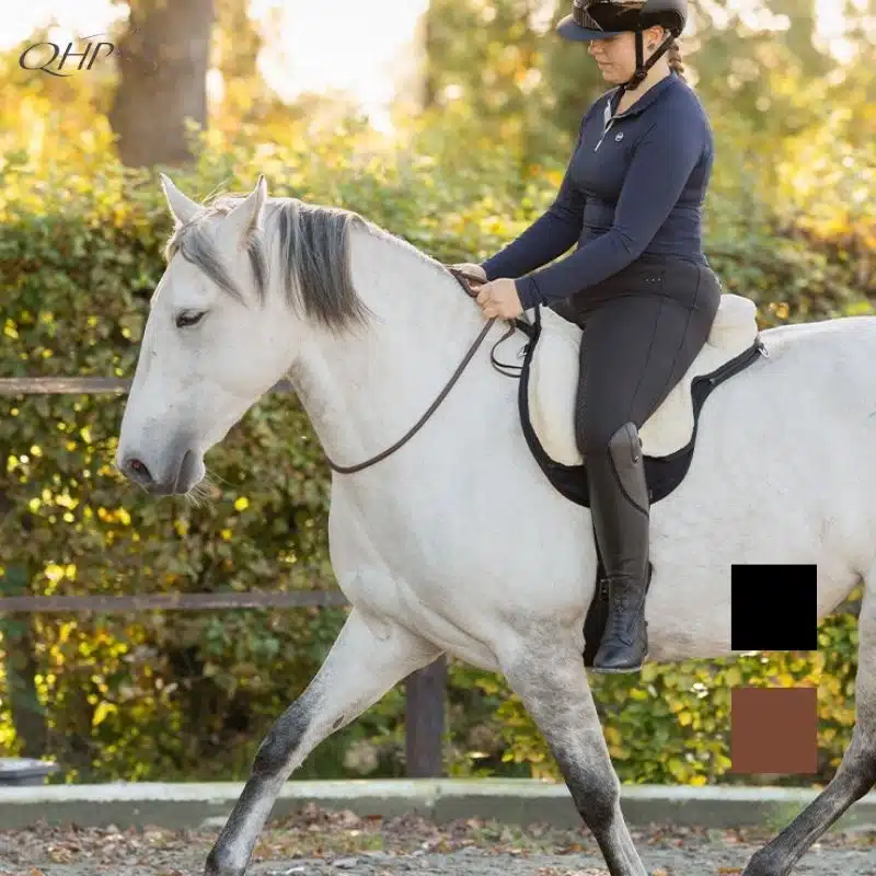 Corde au cou réglable cheval Liberta QHP sur cheval monté par une cavalière