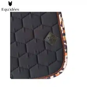 Vue rapproché du galon choco pailleté et de la bordure léopard pour le Tapis Léopard Oxxer Equ'idées Édition Automne 2025