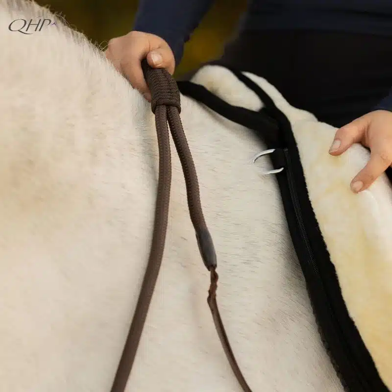 Réglage corde au cou Liberta Réglage corde d'encolure Liberta QHP porté sur un cheval