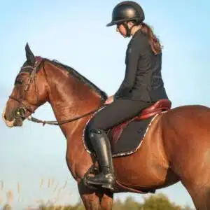 Tapis de selle Léopard Oxxer porté sur un cheval
