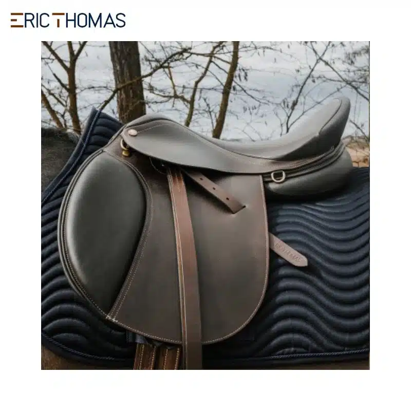 Selle Eric Thomas Hybrid EK-Confortech Mixte havane sur cheval