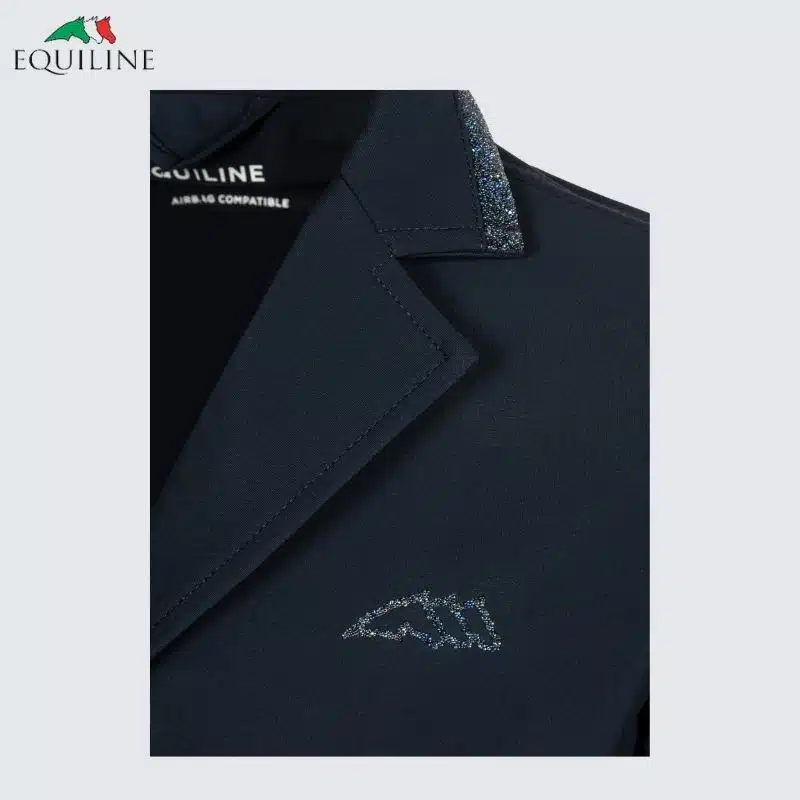 veste-concours-fille-equiline-eqcarolink-marine-detail-strass Col crystal ton sur ton de la veste de concours EQCAROLINK EQUILINE
