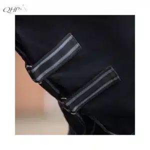 Focus sur les fermetures velcros du cou se la Chemise polaire QHP Terry-Dry double fermeture avant