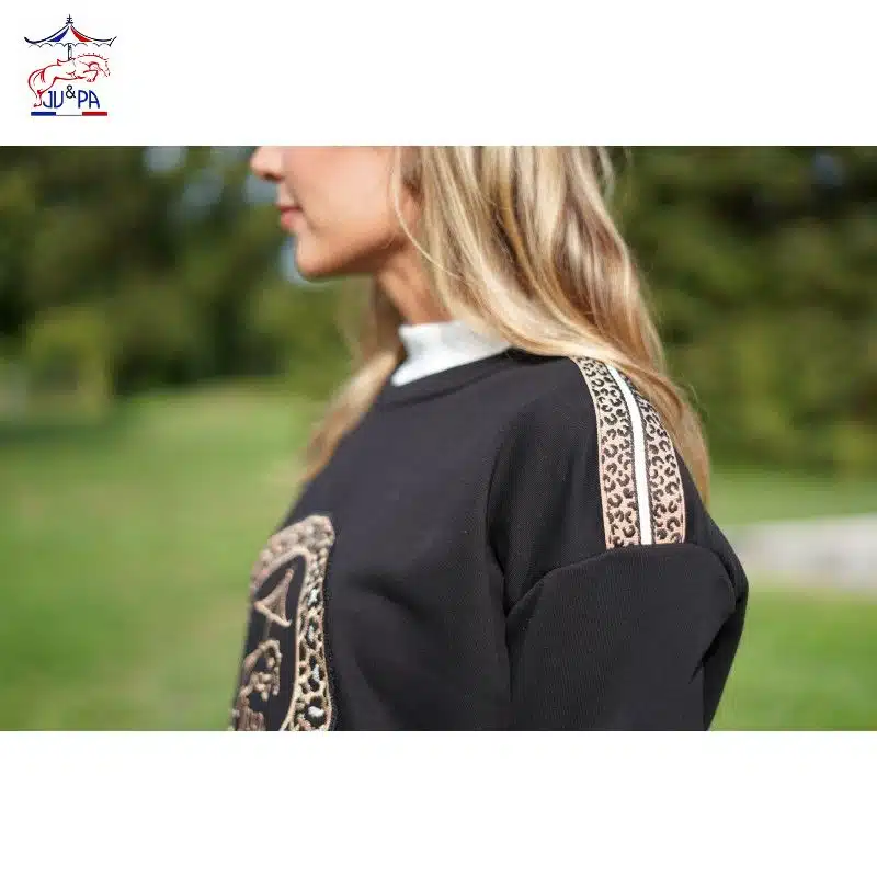 Sweat Leopard Ju et Pa vue de profil avec détails léopard aux épaules
