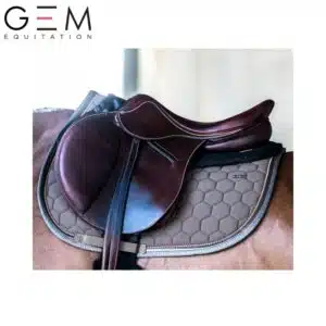 photo du tapis atlas Brownie gem équitation automne 2026 sur cheval sellé