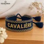 Bracelet Cavalière coloris marine EQUESTRIAN SHOP en tissu avec broderie dorée Bracelet Cavalière coloris marine EQUESTRIAN SHOP en tissu avec broderie do